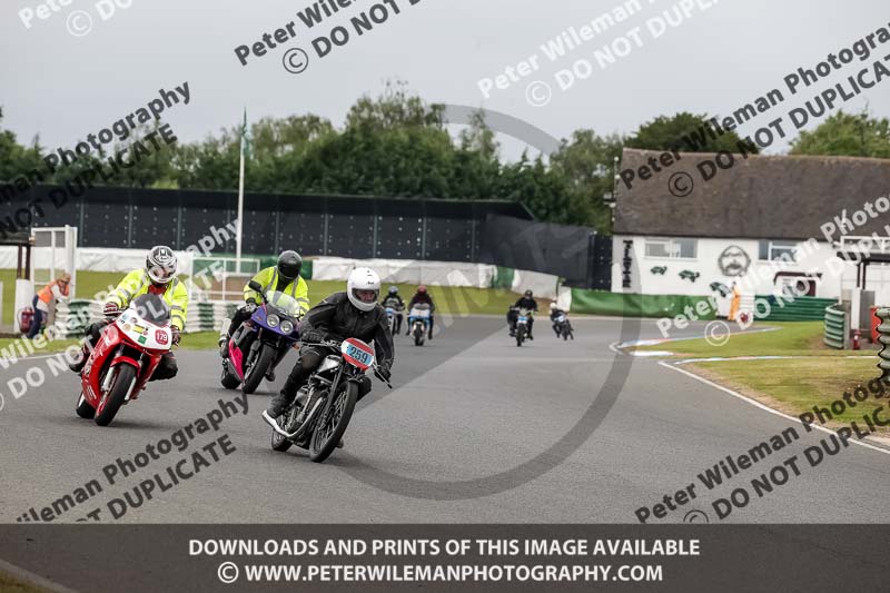 Vintage motorcycle club;eventdigitalimages;mallory park;mallory park trackday photographs;no limits trackdays;peter wileman photography;trackday digital images;trackday photos;vmcc festival 1000 bikes photographs